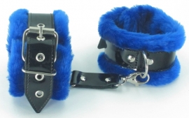 Синие оковы на ноги с мехом BDSM Light