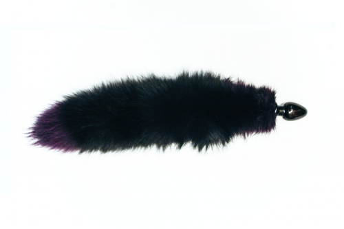 Анальная пробка черного цвета диам.32мм с фиолетовым лисьим хвостом